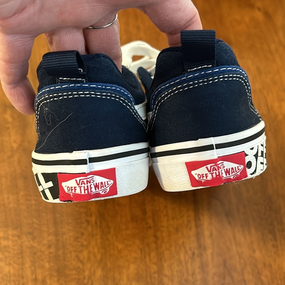 Youth Van’s Old Skool Low Top with Side Stripe and Sole Graphic - Picture 6 of 8